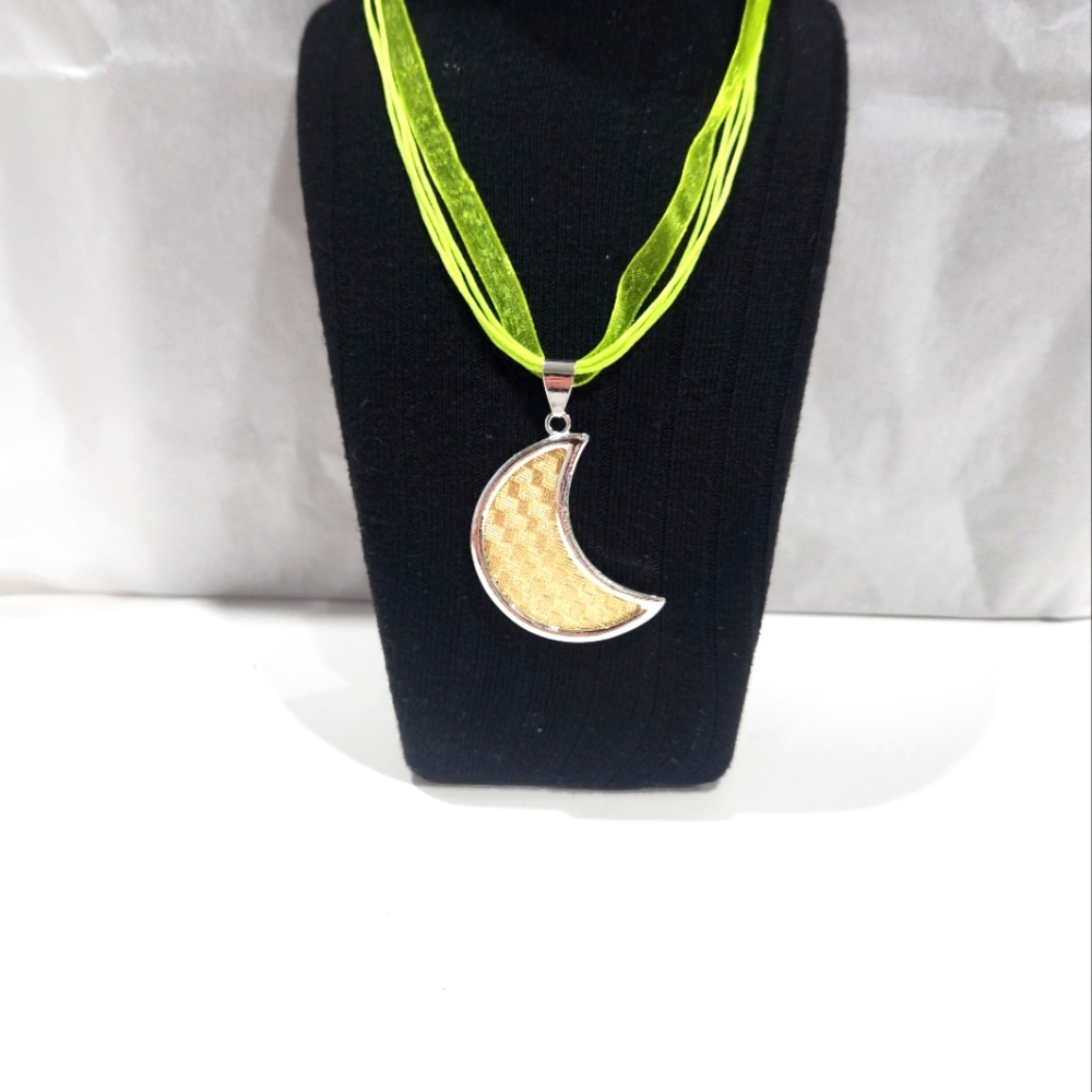 Fashionable Pendant